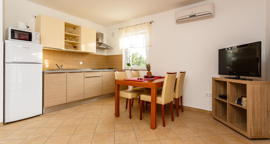 Apartments Mare & Mons Deluxe Malinska Kültér fotó