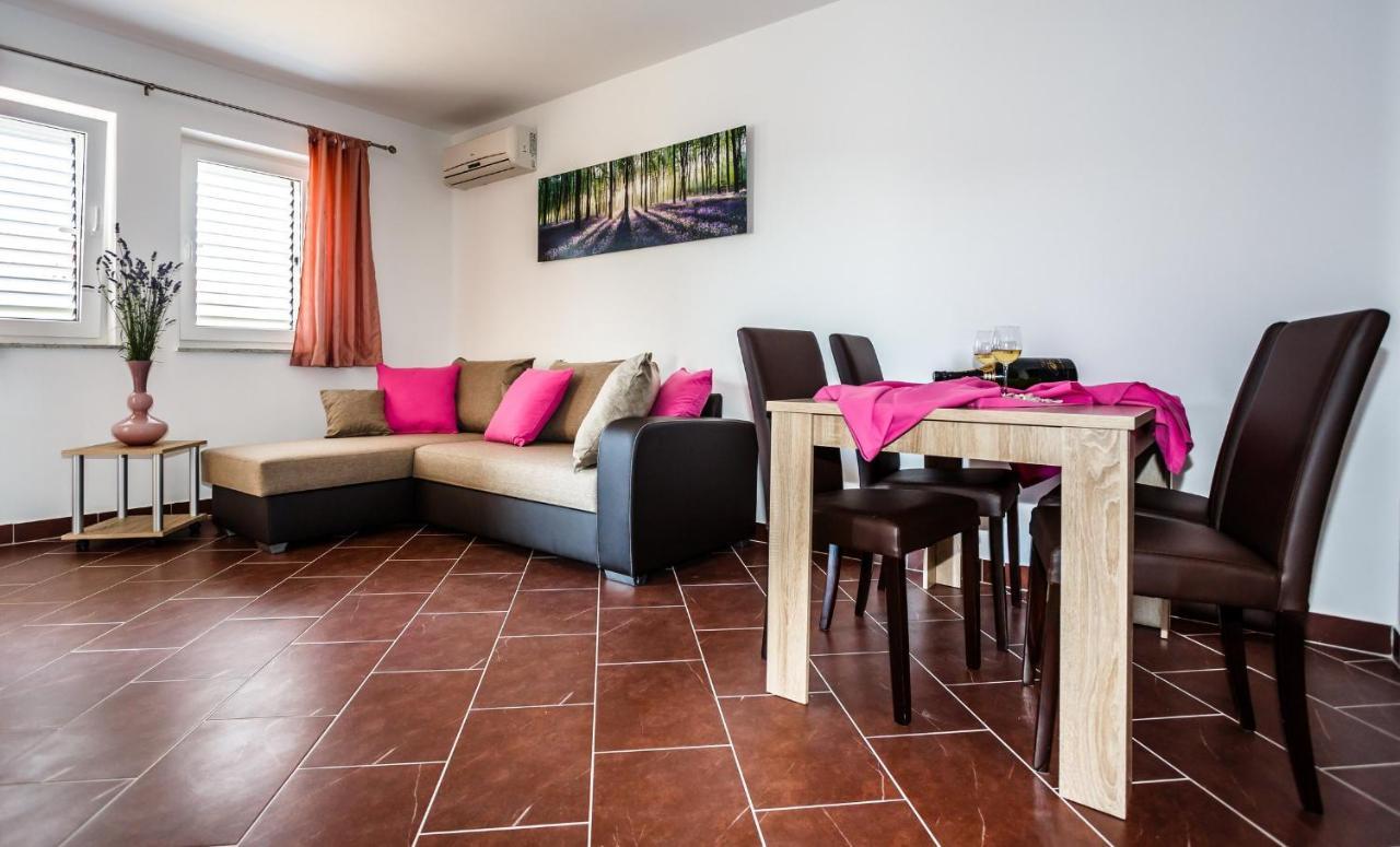 Apartments Mare & Mons Deluxe Malinska Kültér fotó